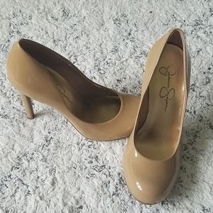 Jessica Simpson pumps
